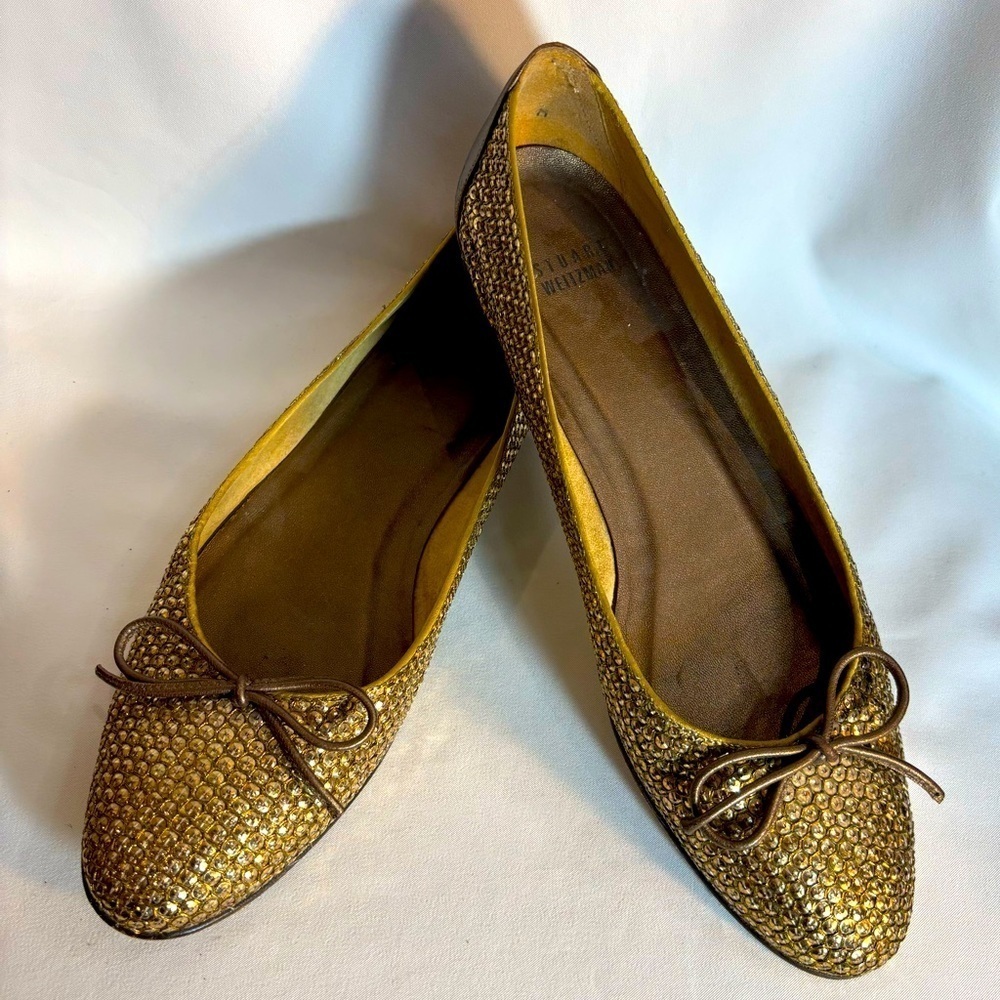 STUART WEITZMAN Sz 9 Textured Gold Toned Ballet Flats Almond Toe Bow Detail